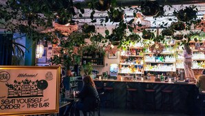 酒吧（店内）
