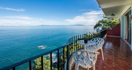 Mar Sereno Hotel & Suites