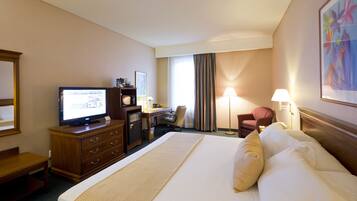 Premium bedding, in-room safe, desk, laptop workspace