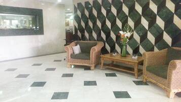 Coin salon dans le hall