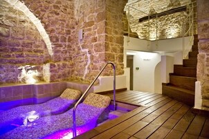 Couples treatment rooms, hot tub, steam room, Turkish bath