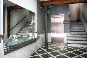 Interior entrance - Hostal San Lorenzo (Madrid)