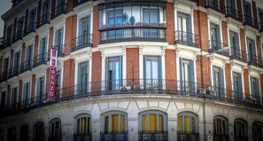 Front of property - Hostal San Lorenzo (Madrid)