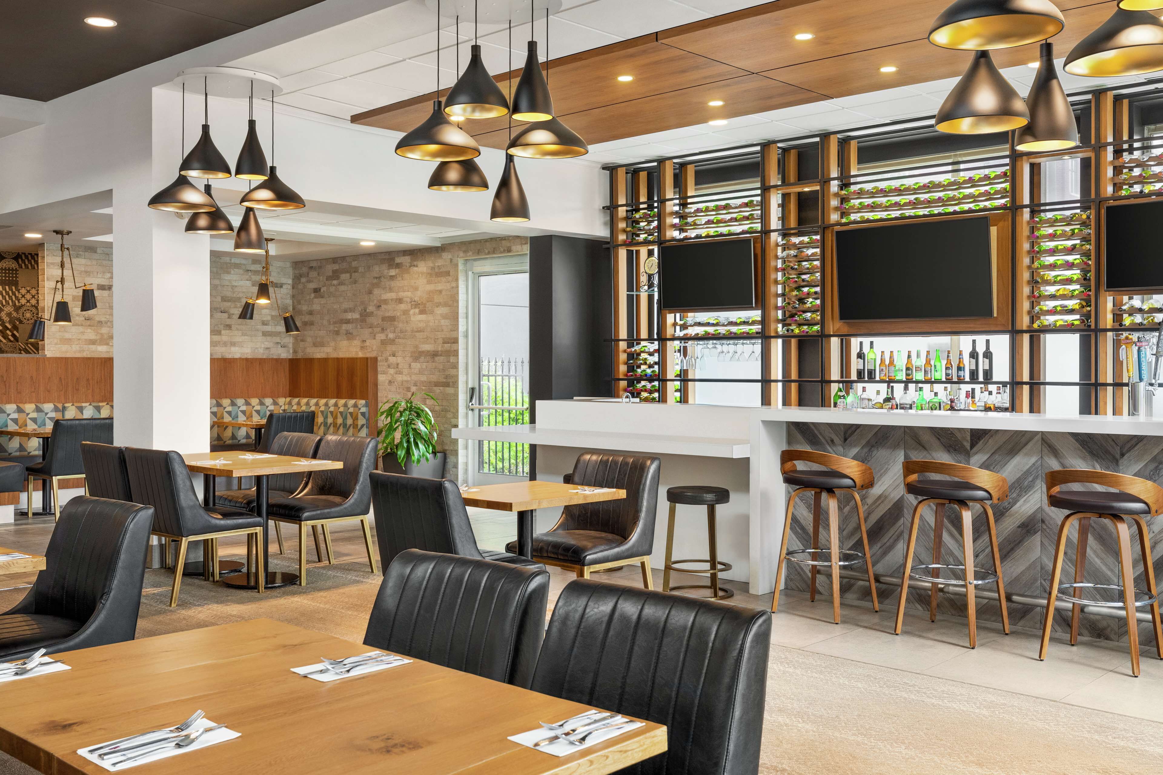 serves breakfast and dinner