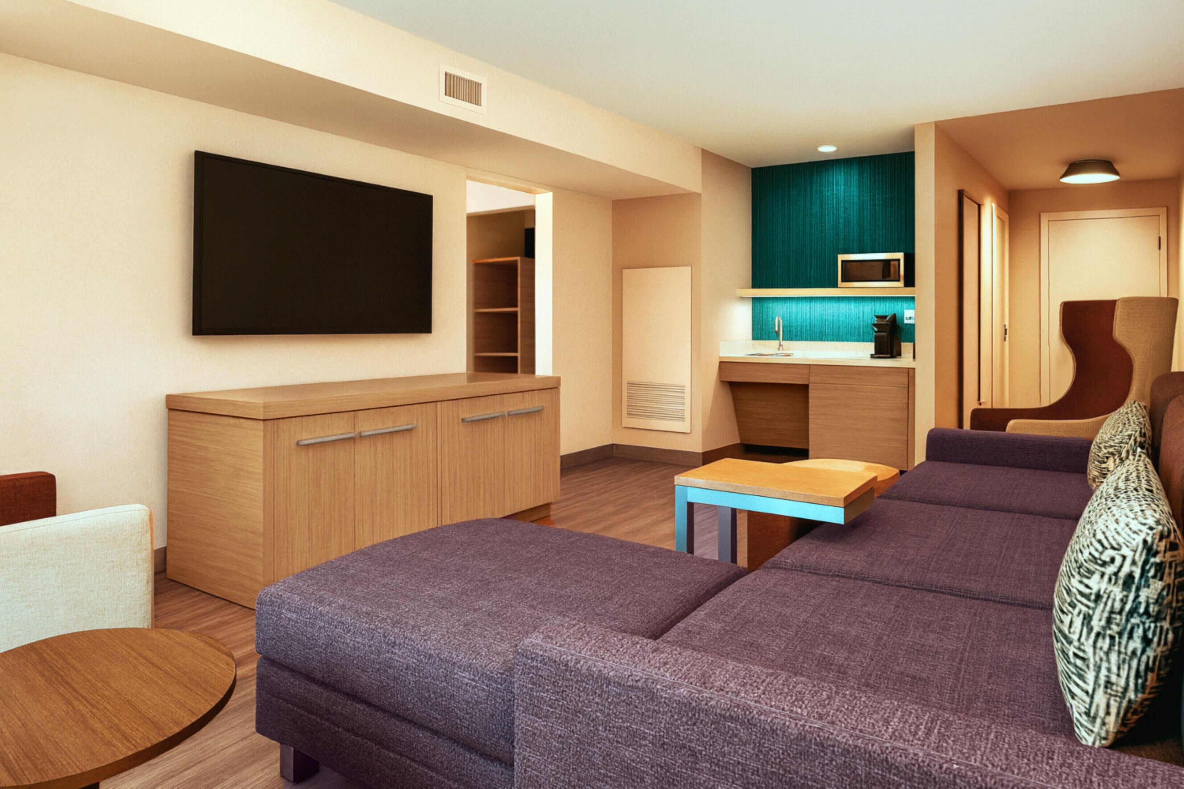 Suite, 1 King Bed | Living area
