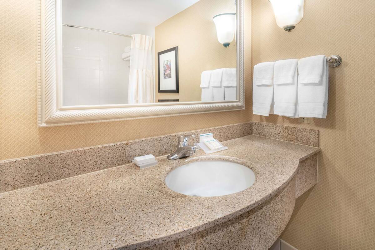 Bathroom | Bathtub, eco-friendly toiletries, hair dryer, towels