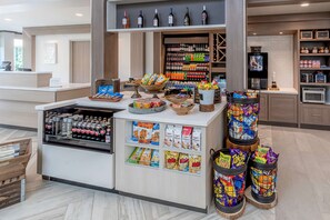 Snack bar - Hilton Garden Inn Houston/The Woodlands (The Woodlands)