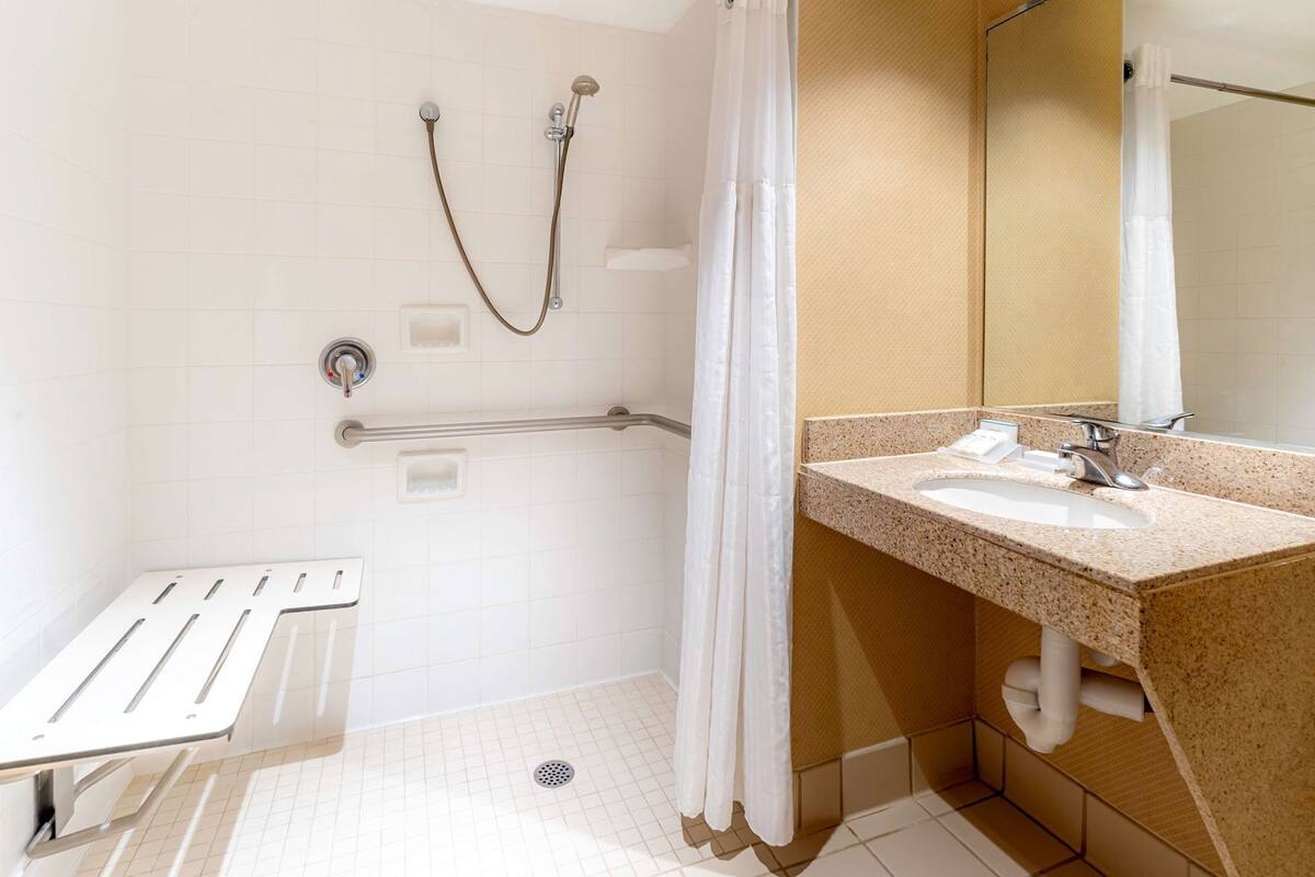 Bathroom | Bathtub, eco-friendly toiletries, hair dryer, towels
