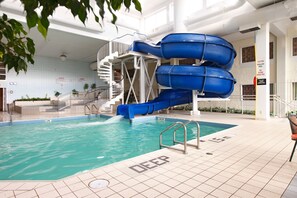 Innendørsbasseng