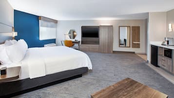 Suite, 1 cama de matrimonio grande (Extra Floor Space) | Escritorio, espacio para trabajar con un portátil, cortinas opacas