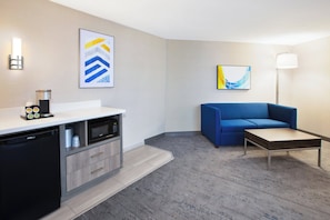 Desk, laptop workspace, blackout drapes, iron/ironing board - Holiday Inn Express Casper-Interstate 25 by IHG (Casper)