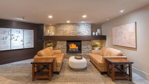 Lobby-lounge