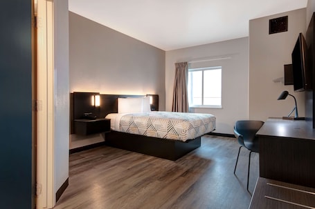 Wifi gratis, ropa de cama y despertador