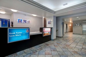 Lobby - Motel 6 Pharr, TX (Pharr)
