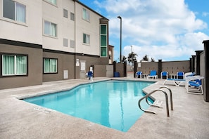 Outdoor pool - Motel 6 Pharr, TX (Pharr)