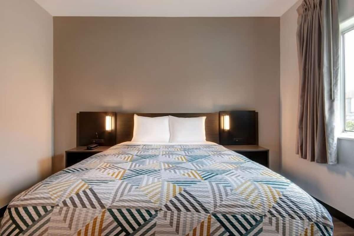 WiFi (free), alarm clocks, bed sheets