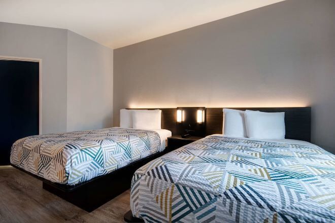 Wifi gratis, ropa de cama y despertador 