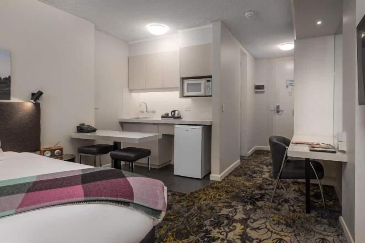 Select Comfort beds, in-room safe, desk, laptop workspace