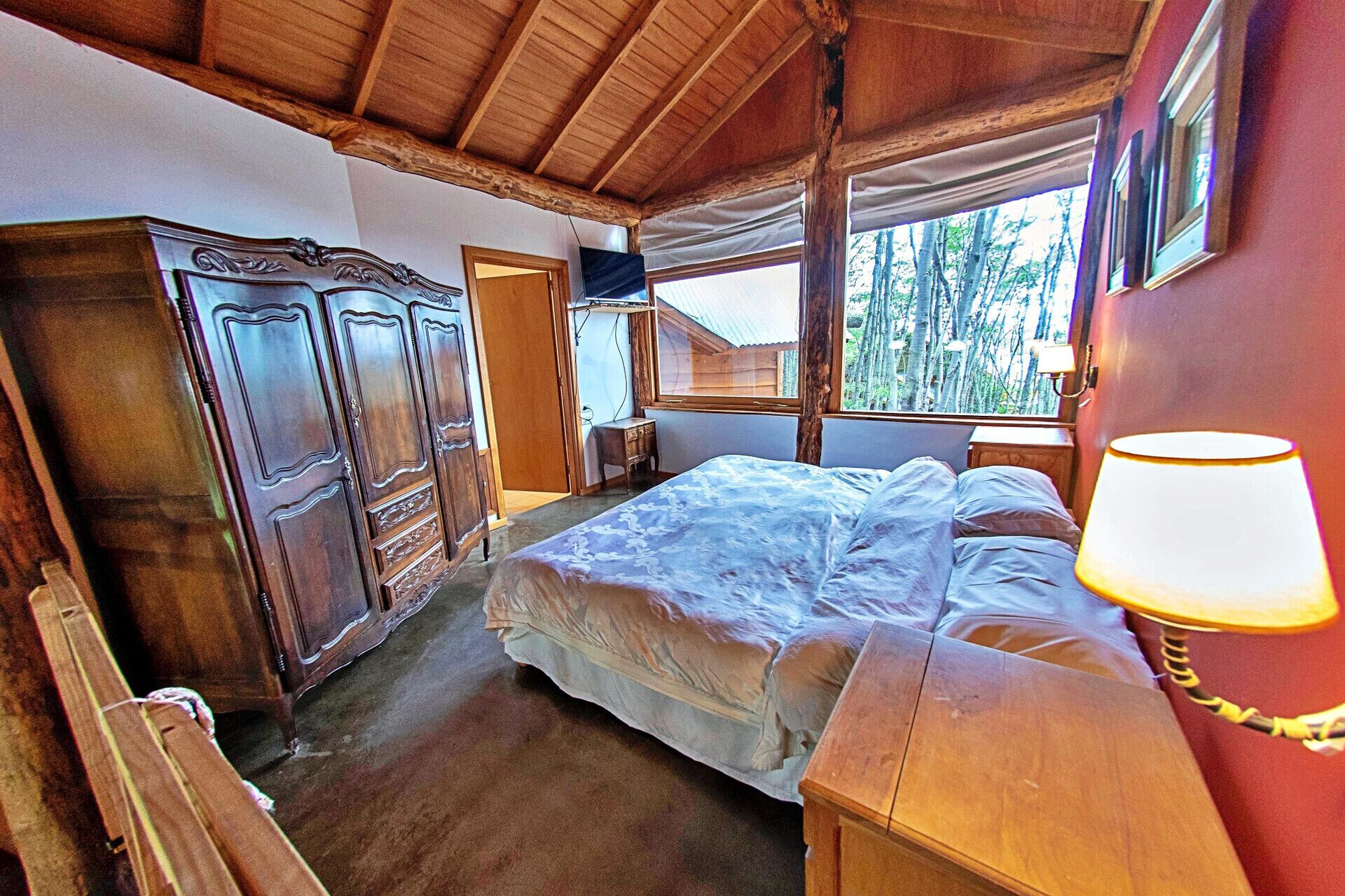 Premium bedding, minibar, blackout curtains, free WiFi