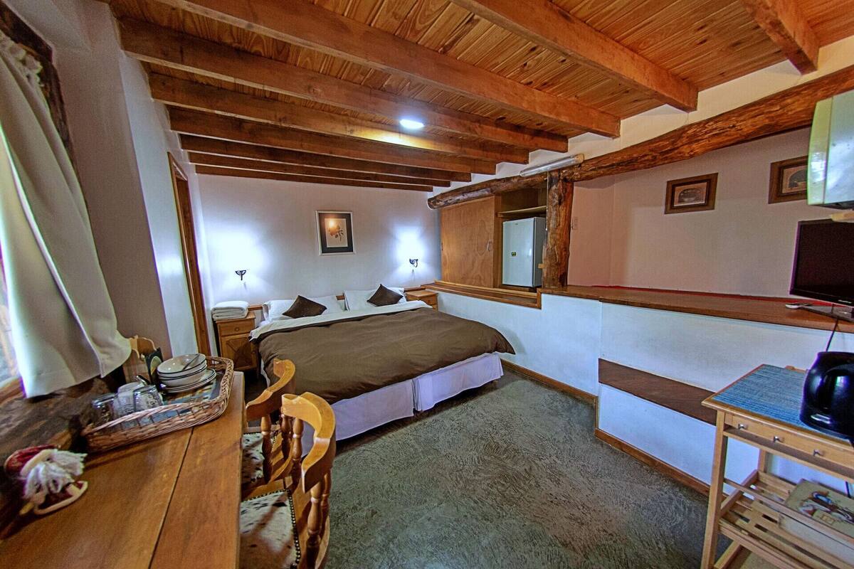Premium bedding, minibar, blackout drapes, free WiFi