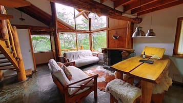 Cabane Luxe | Coin séjour | Télévision, chauffage par le sol