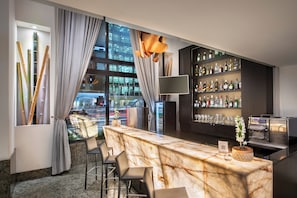 Bar (trong khuôn viên)