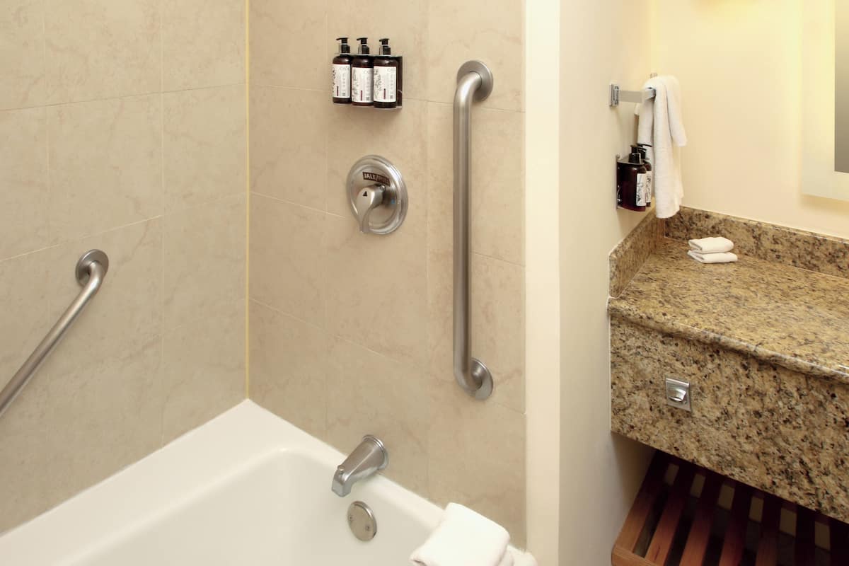 Roupas de cama premium, edredons de pluma, cofres nos quartos