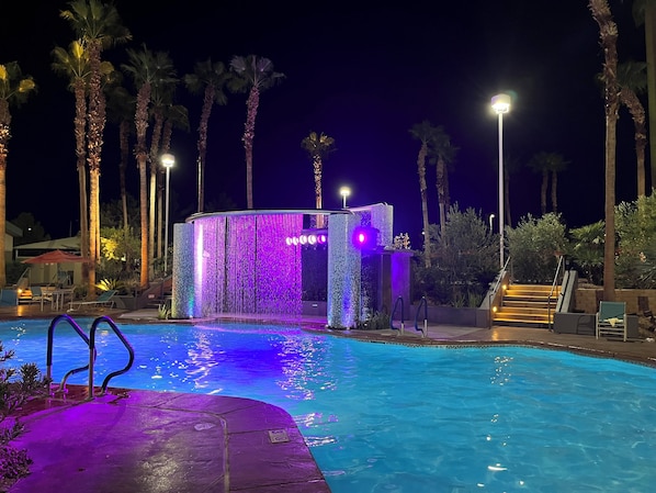 5 outdoor pools, open 8:00 AM to 10:00 PM, pool umbrellas, pool loungers