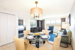 Family Suite, 2 Bedrooms | Dining room