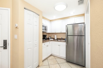 Microwave, blender, paper towels, dining tables at Vacation Village at Weston, Fort Lauderdale