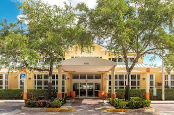 Hotel exterior and entrance at Vacation Village at Weston, Fort Lauderdale