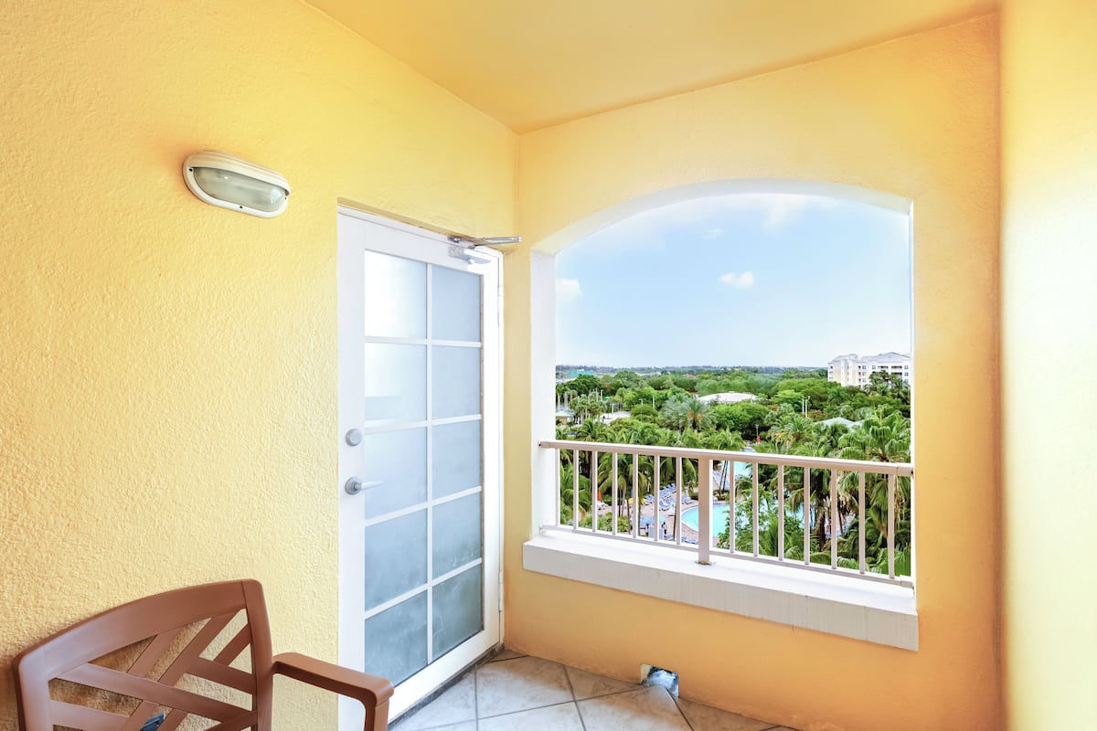 Suíte luxo, 1 cama Queen | Vista da sacada