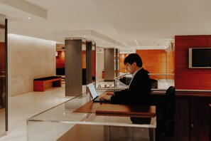 Quầy tiếp tân