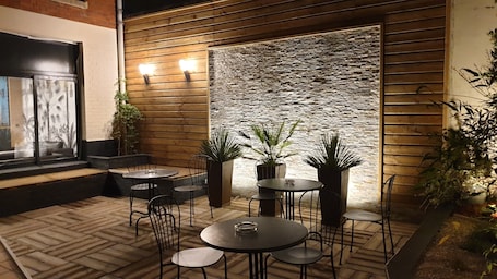 Terrazza/patio. Hotel Paris Villette