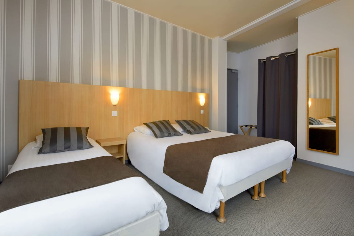 In-room safe, desk, soundproofing, iron/ironing board (on request)