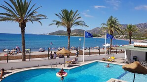 Outdoor pool, pool loungers - Medplaya Vistamar Costa Dorada (Vandellos i l'Hospitalet de l'Infant)