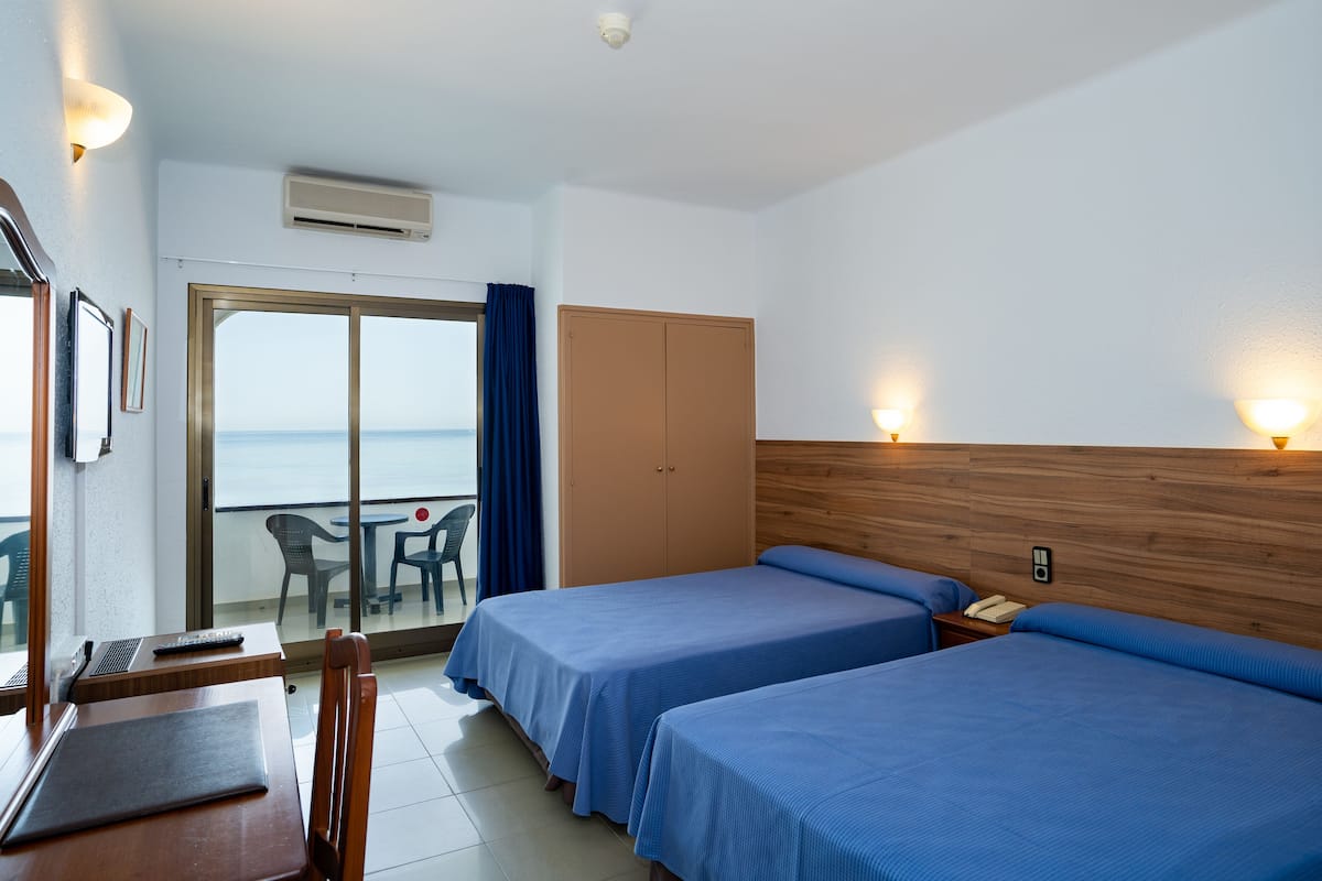 In-room safe, free WiFi, bed sheets