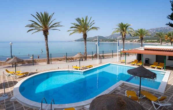 Outdoor pool, pool loungers