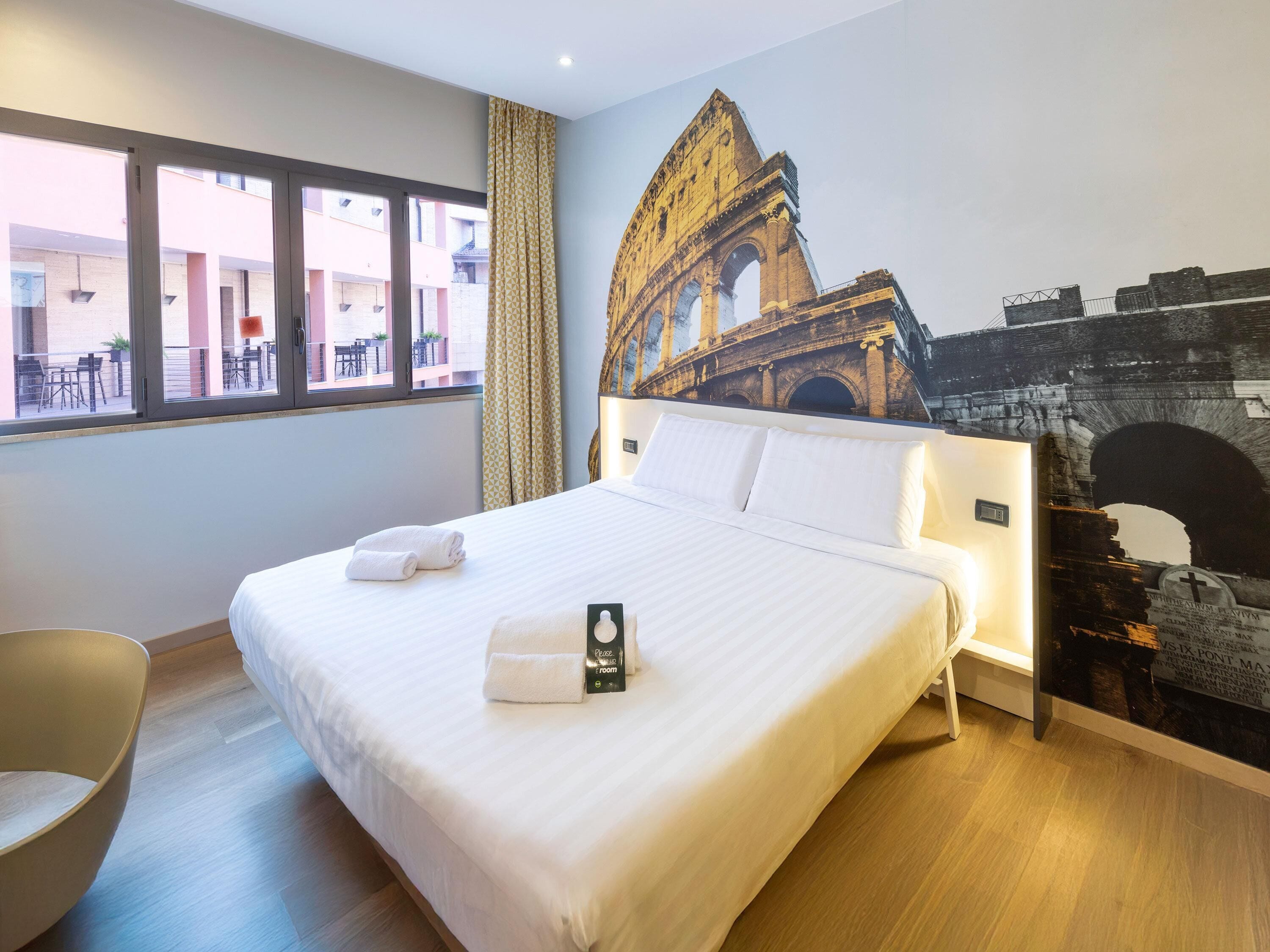 Cofres nos quartos, escrivaninha, quartos à prova de som