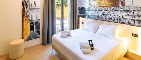 غرفة سوبيريور مزدوجة | خزنة داخل الغرفة ومكتب وتجهيزات عازلة للصوت ومكواة/لوح كي