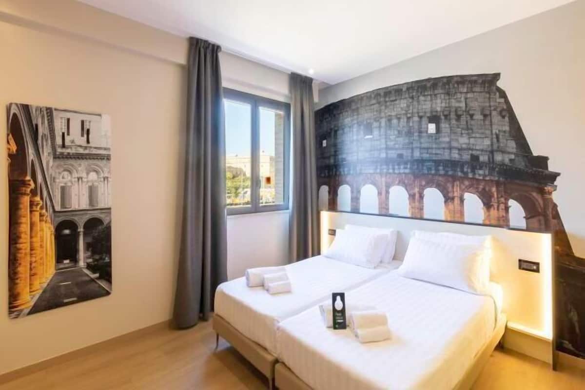 Caixa forta a l'habitació, escriptori i habitacions insonoritzades