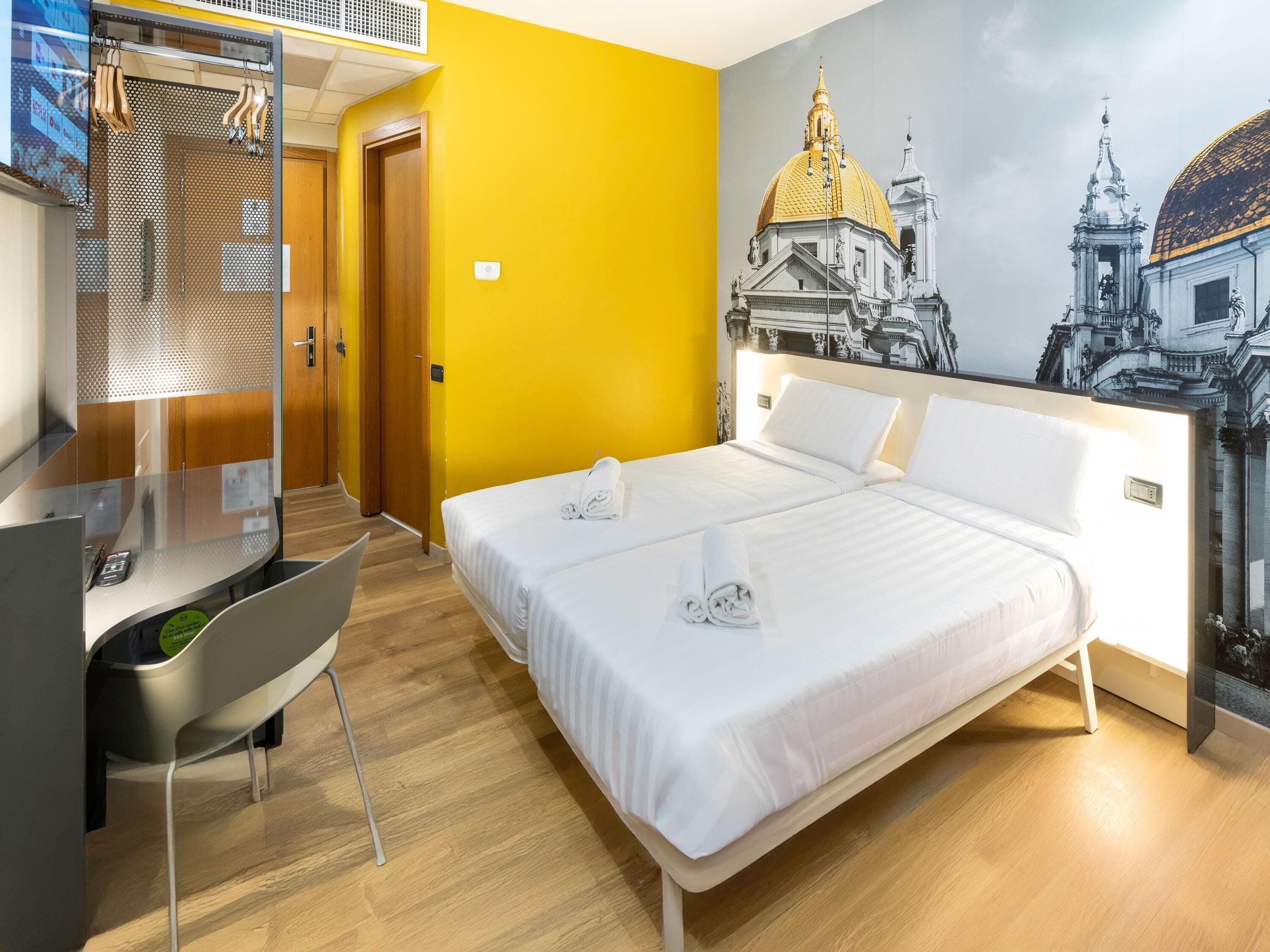 Quarto duplo standard, para não fumantes | Cofres nos quartos, escrivaninha, quartos à prova de som