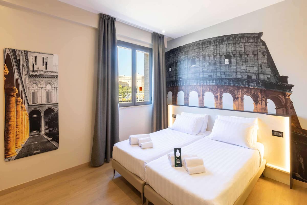 Superior Double Room | In-room safe, desk, soundproofing, iron/ironing board