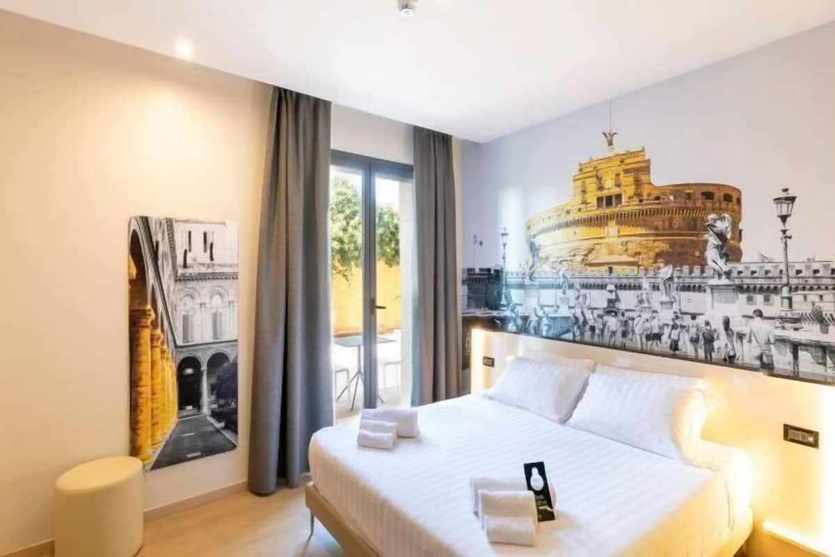 Caixa forta a l'habitació, escriptori i habitacions insonoritzades