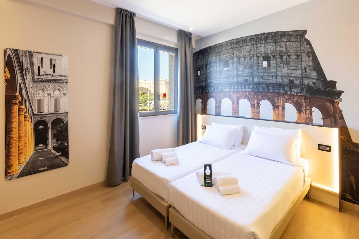 Superior Twin Room | In-room safe, desk, soundproofing, iron/ironing board