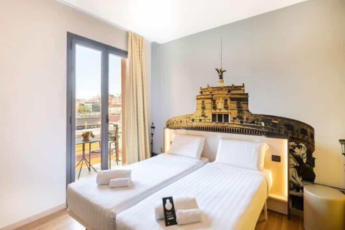 Zimmersafe, Schreibtisch, schallisolierte Zimmer, Bügeleisen/Bügelbrett