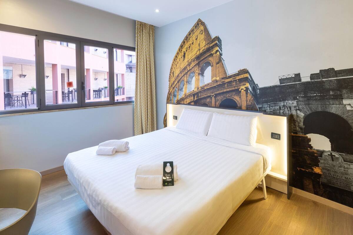 In-room safe, desk, soundproofing, iron/ironing board