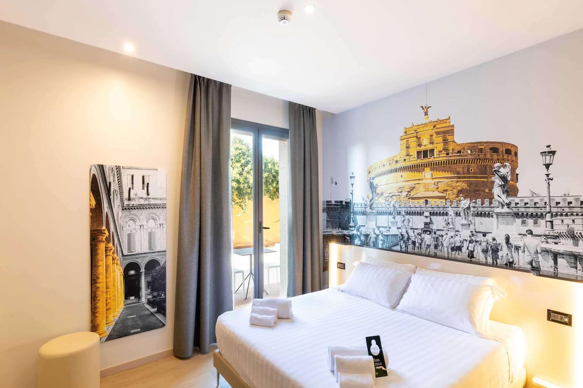 Superior Double or Twin Room | In-room safe, desk, soundproofing, iron/ironing board