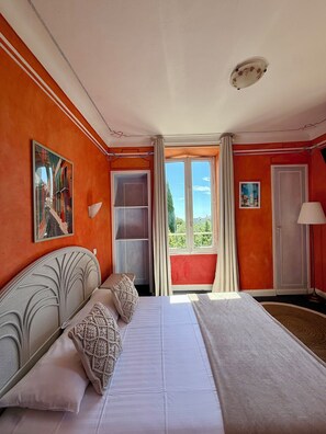 Standard Double Room | Bathroom | Shower, free toiletries, hair dryer, towels