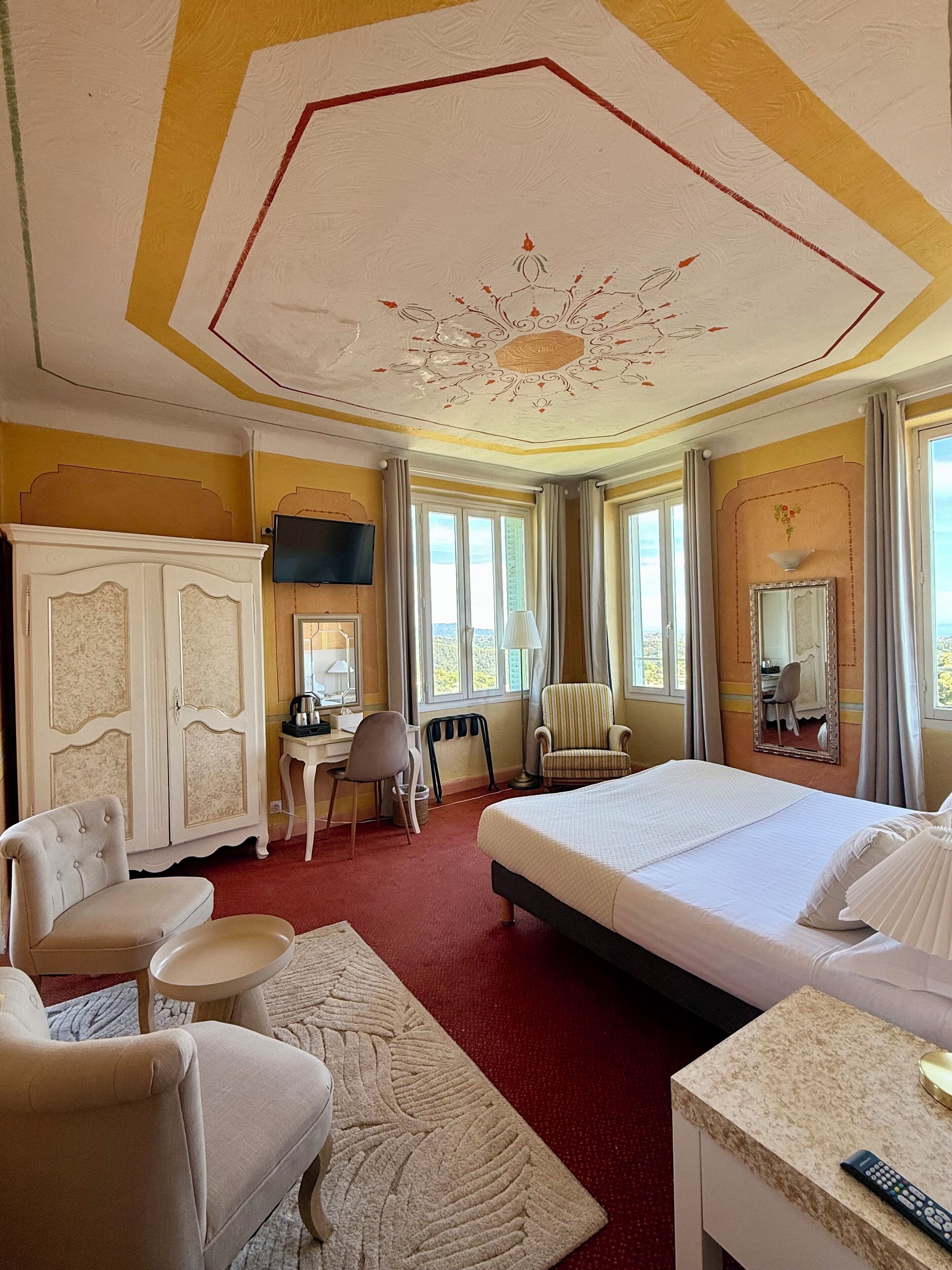 Large, One Double Bed, Panoramic View | 1 bedroom, pillowtop beds, in-room safe, desk